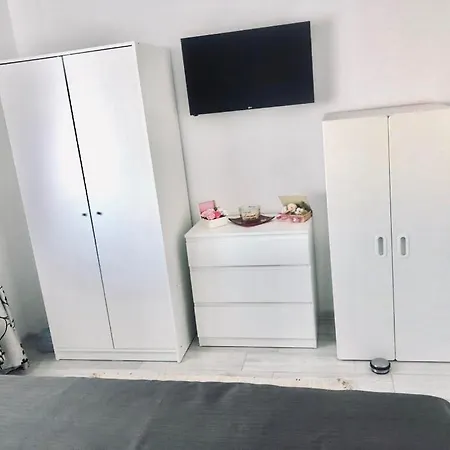 Studio 24 *